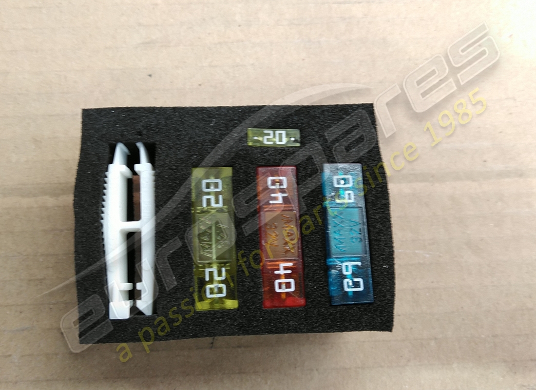 PORTAFUSIBILI E FUSIBILI Eurospares USATI. NUMERO PARTE EAP1230062 (1)