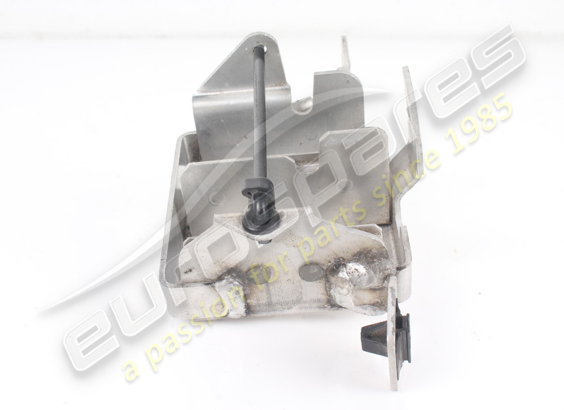 staffa di montaggio valvola tgk usata ferrari. numero parte 84066200 (4)