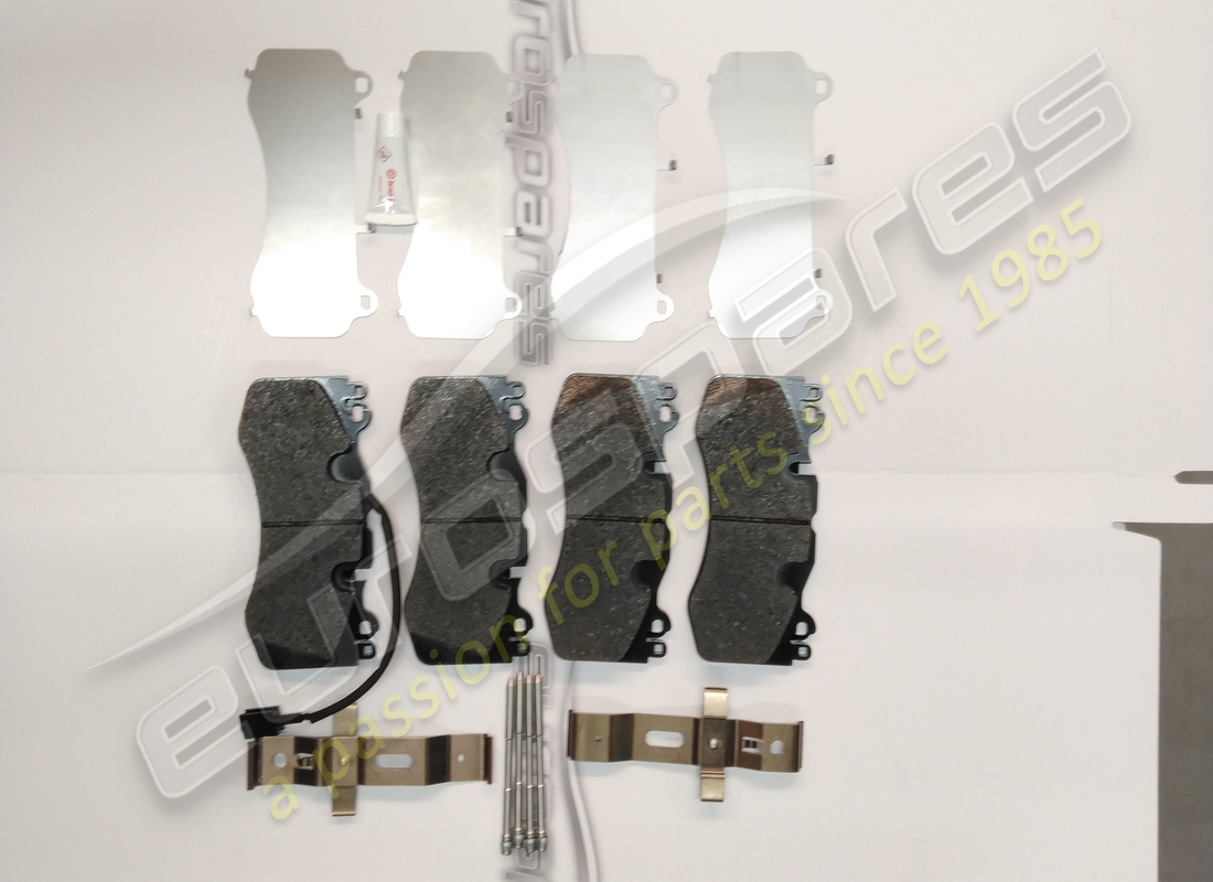 nuovo kit pastiglie anteriori maserati. numero parte 673013304 (1)