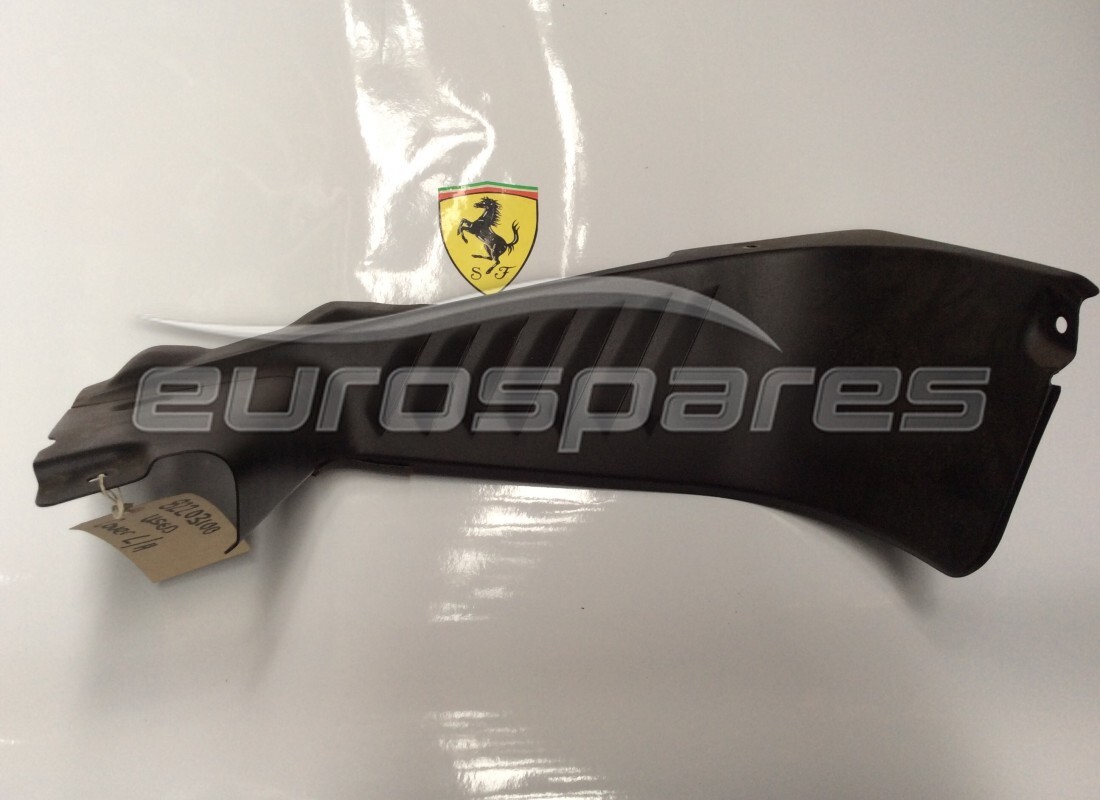 USATO Ferrari PROTEZIONE COSMETICA LATERALE SX USATA. NUMERO PARTE 82203100 (1)