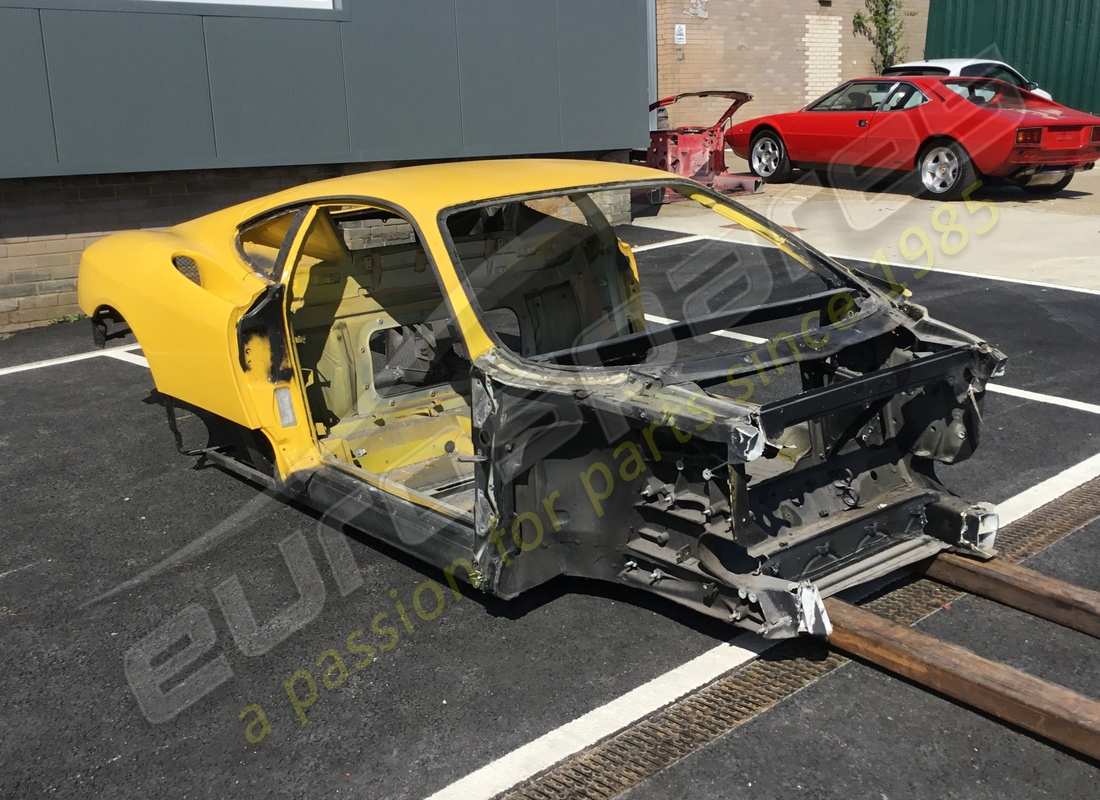 ferrari scocca gialla con guida a sinistra usata. numero parte 900040702 (3)