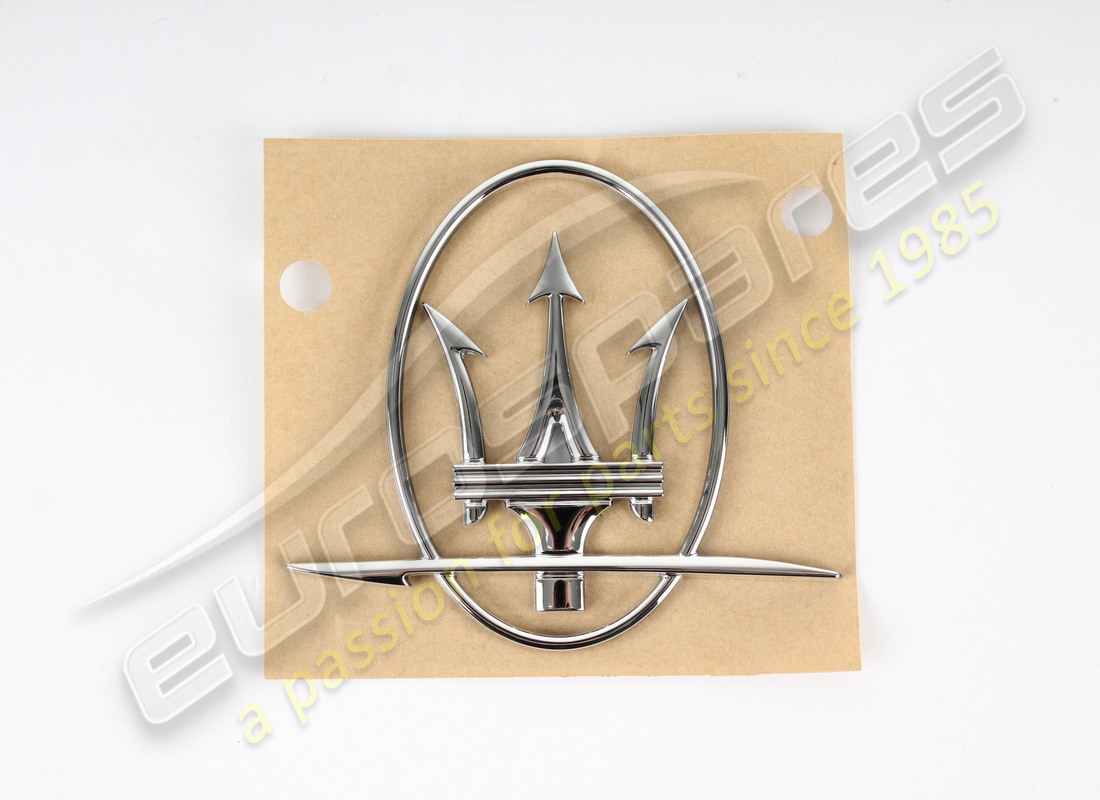 nuovo maserati logo posteriore sx. numero parte 670005448 (1)