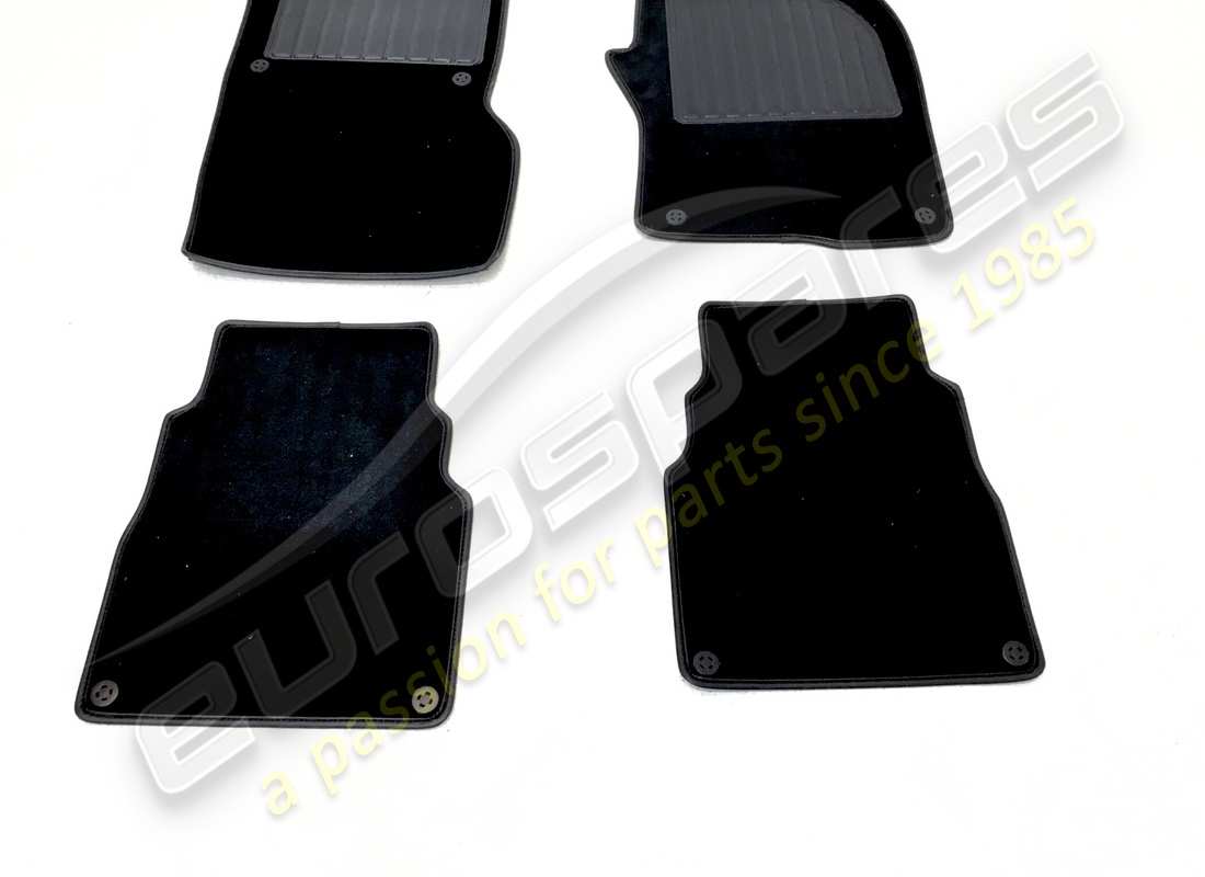 NUOVO (ALTRO) Maserati SET TAPPETINI PER AUTO CON ESTINTORE MANUALE RHD . NUMERO PARTE 381510040 (1)