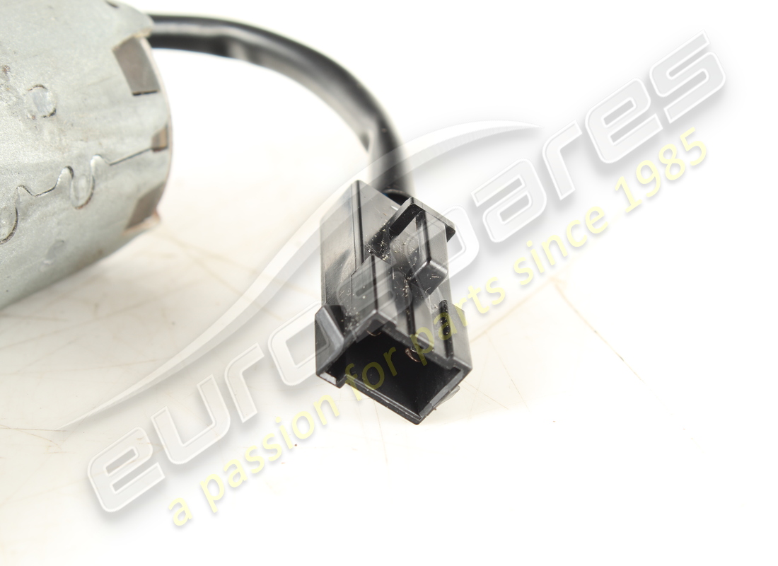 motore di regolazione dello schienale usato maserati. numero parte 386900402 (3)