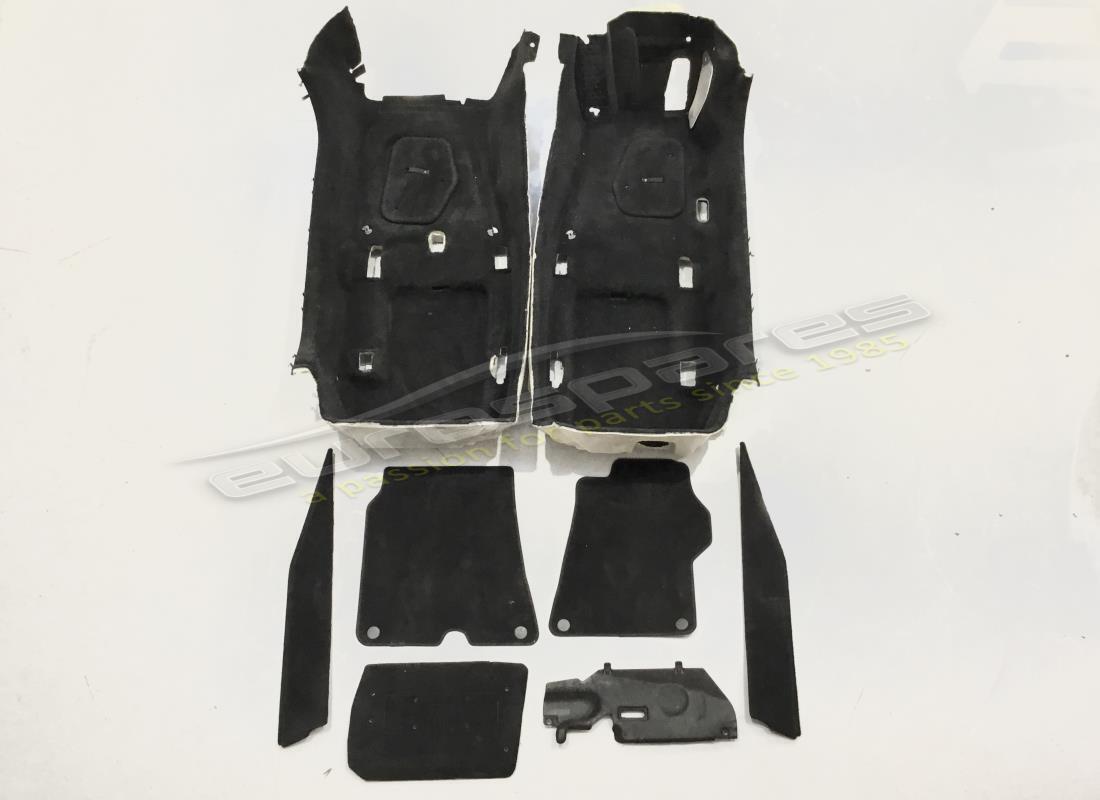 SET TAPPETO PRINCIPALE CON GUIDA A DESTRA Ferrari USATO. NUMERO PARTE 81267999 (1)
