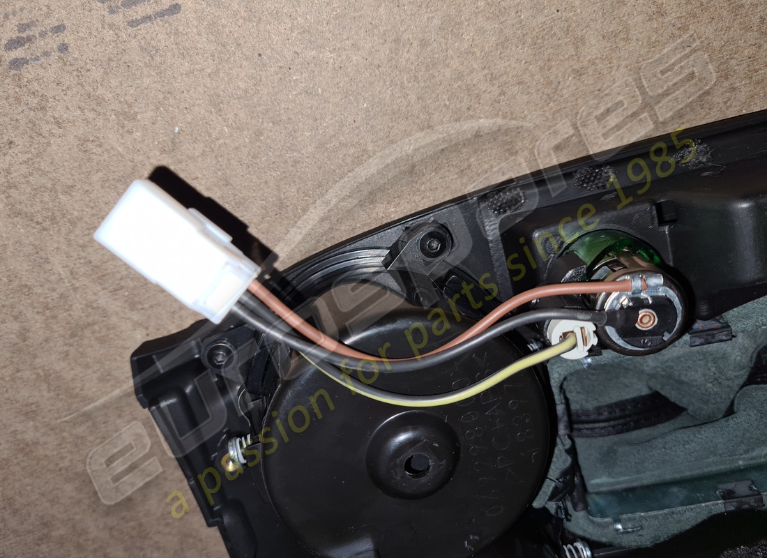 usata maserati piastra di fissaggio centrale (nera). numero parte 981703600 (4)