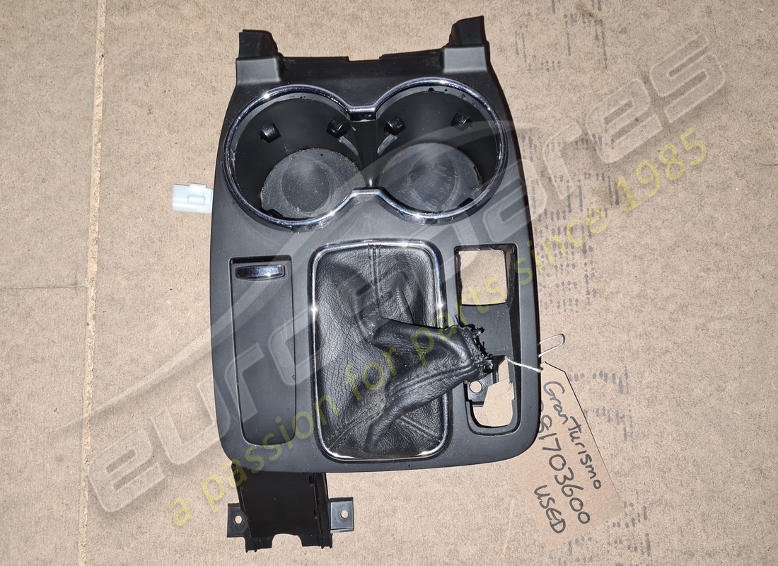 usata maserati piastra di fissaggio centrale (nera). numero parte 981703600 (2)