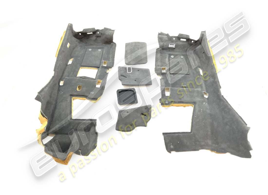 USATO Ferrari SET COMPLETO DI TAPPETINI / MOQUETTE DESTRO. NUMERO PARTE 833316.. (1)