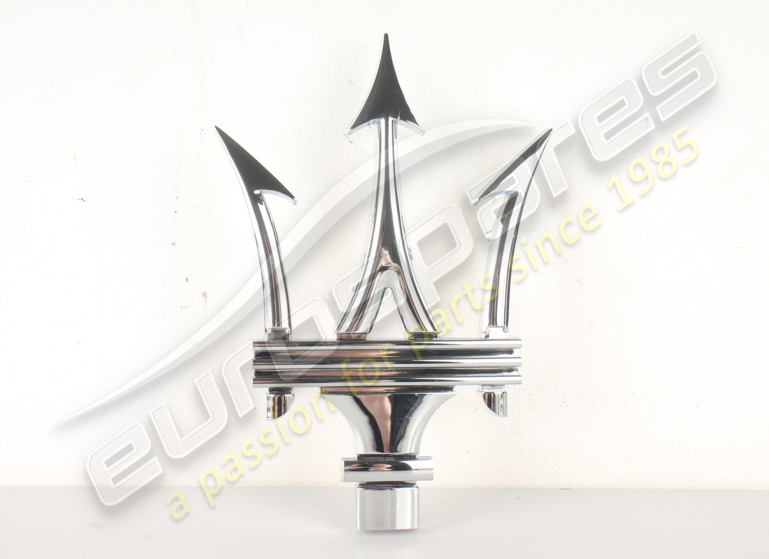 nuovo maserati tridente cromato. numero parte 670005377 (1)