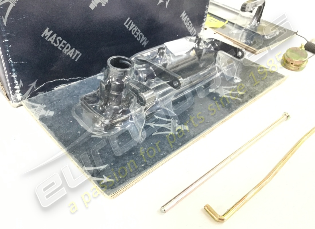 nuova maniglia maserati. numero parte 374580022 (3)