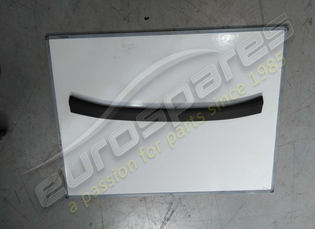 COPERTURA PER CREPE PARABREZZA Lamborghini USATA. NUMERO PARTE 4T0858345A (1)