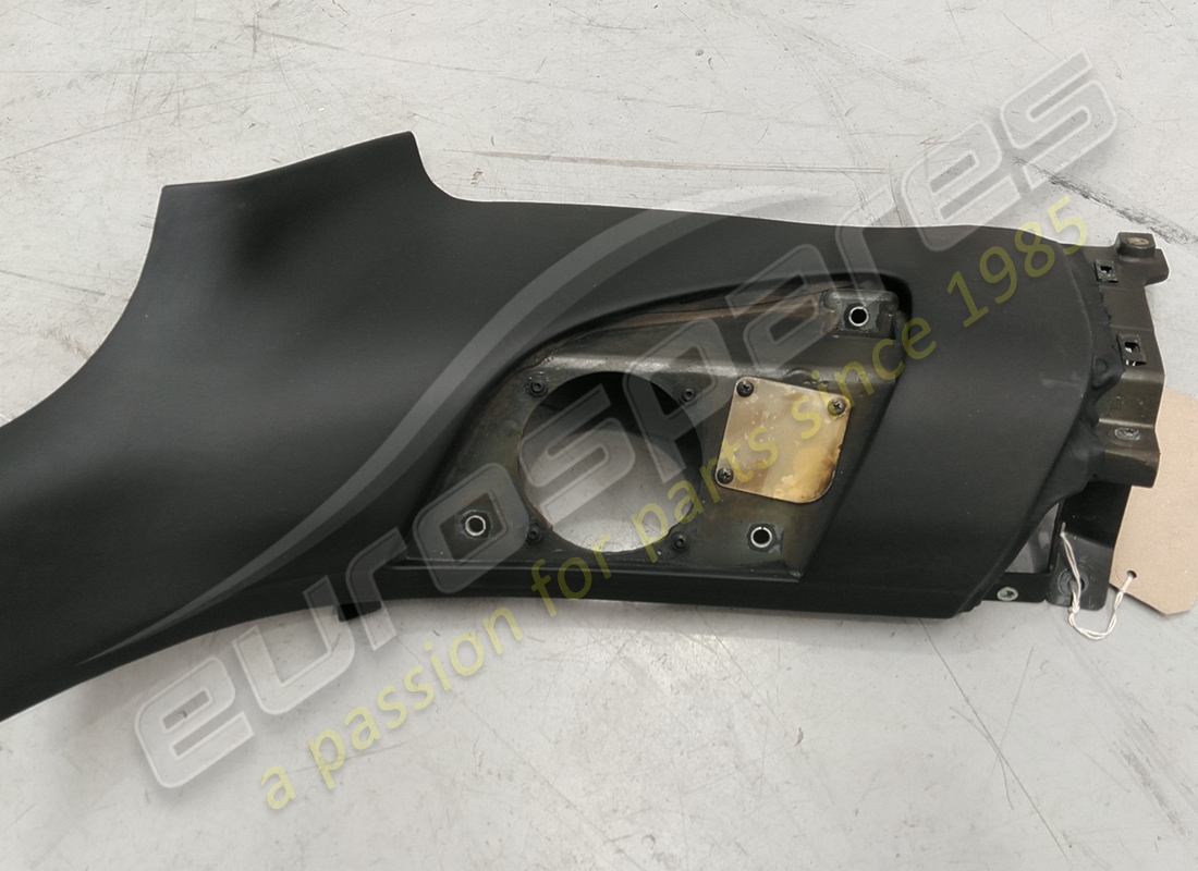 DANNEGGIATA Ferrari FINIZIONE LATERALE SX.INF.CP . NUMERO PARTE 980215 (1)