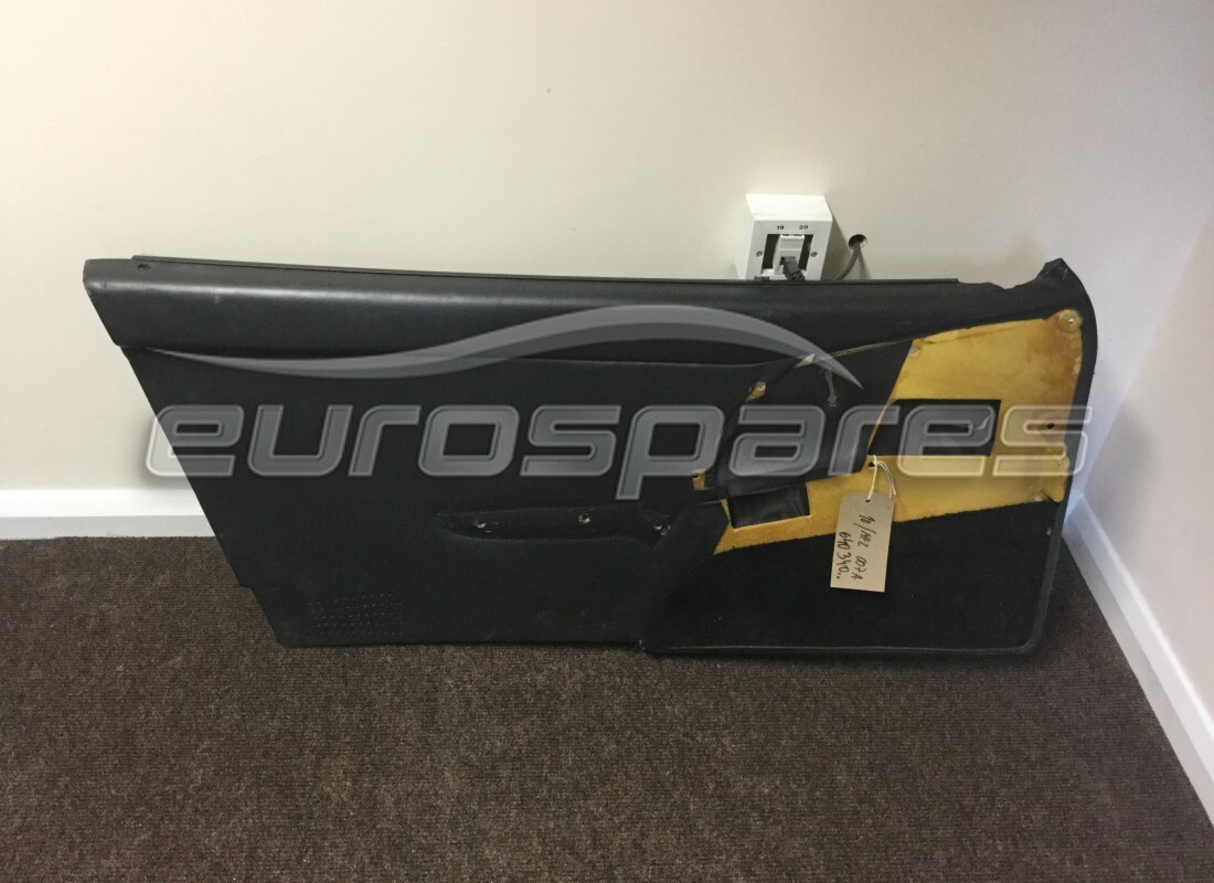 FODERA TAPPETO NERO SINISTRO USATO Ferrari. NUMERO PARTE 640340.. (1)