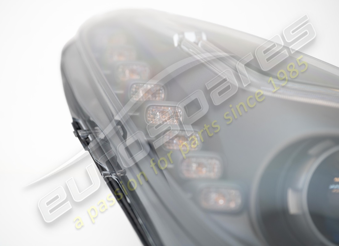 new ferrari rh headlamp afs. part number 275037 (2)