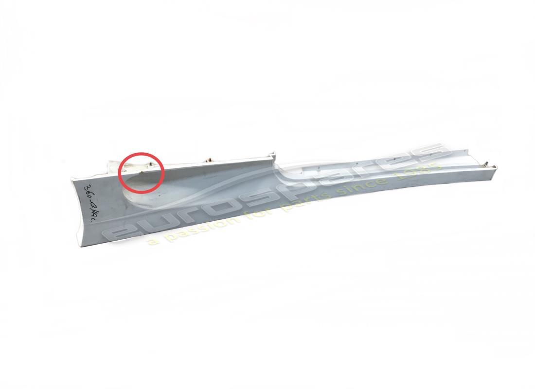 NUOVO (ALTRO) Ferrari RIVESTIMENTO SOTTOPORTA DX. NUMERO PARTE 67361010 (1)