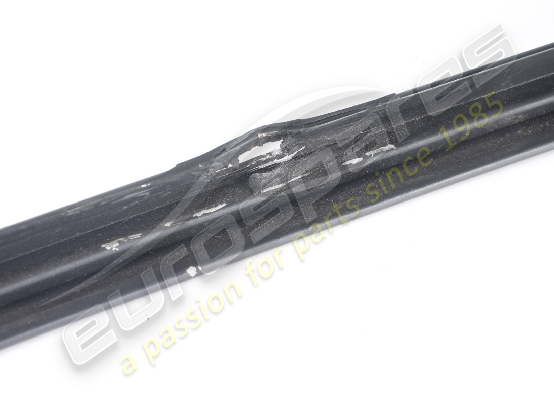 guarnizione del truoglio sx usata ferrari. numero parte 65525300 (2)