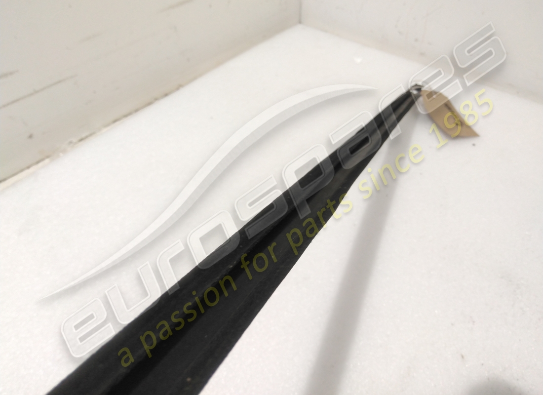 guarnizione sx usata maserati. numero parte 67476000 (2)