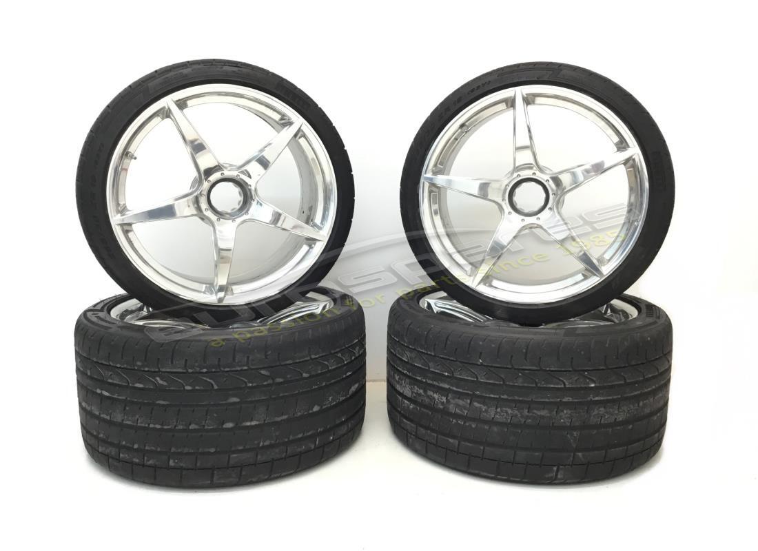 SET DI CERCHI NERI Ferrari USATI. NUMERO PARTE 70003494 (1)