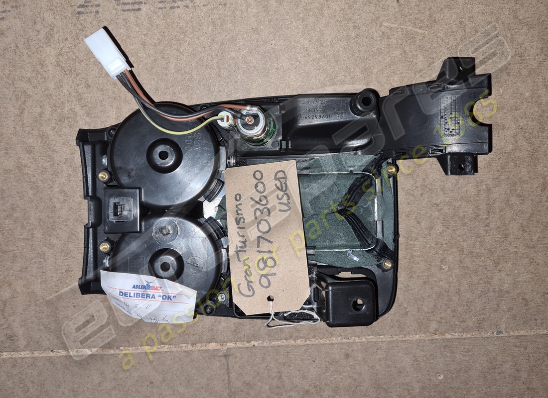 usata maserati piastra di fissaggio centrale (nera). numero parte 981703600 (3)