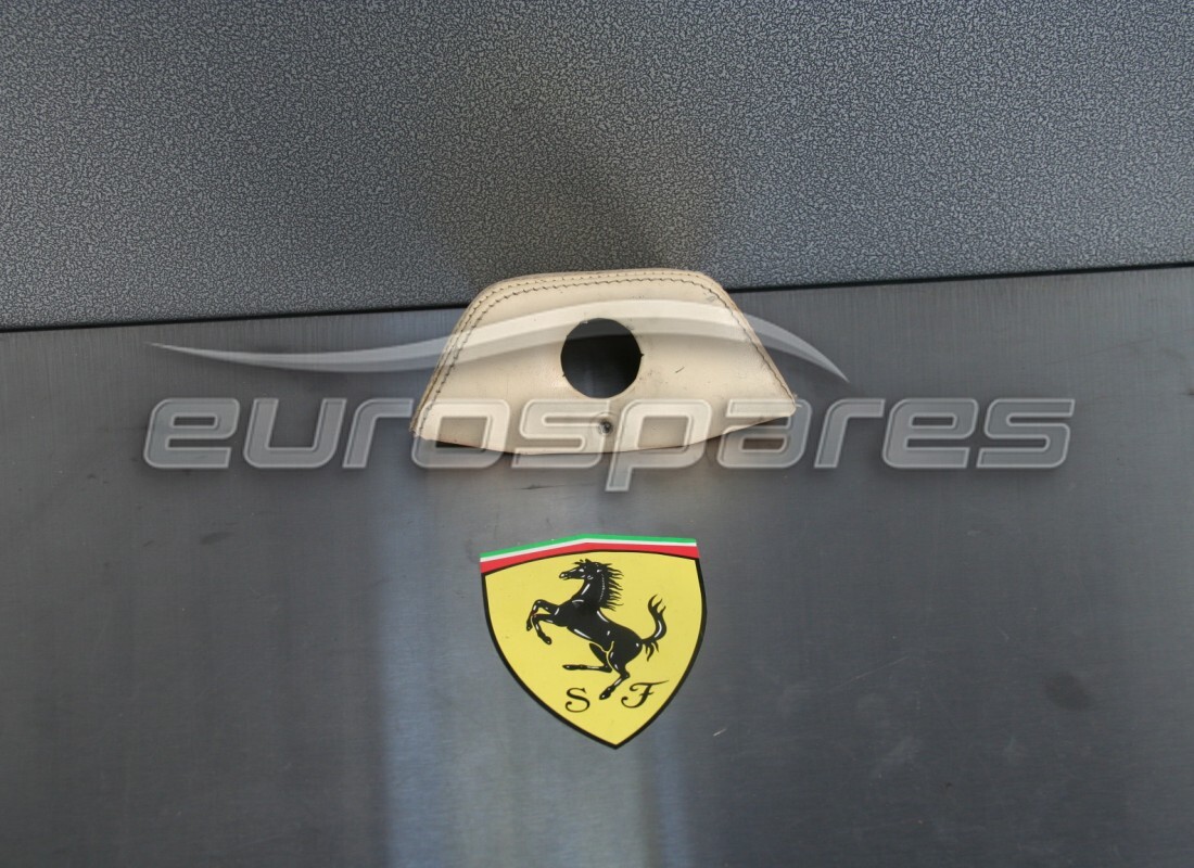 MODANATURA DI FISSAGGIO DEL TETTO USATA Ferrari . NUMERO PARTE 629581.. (1)