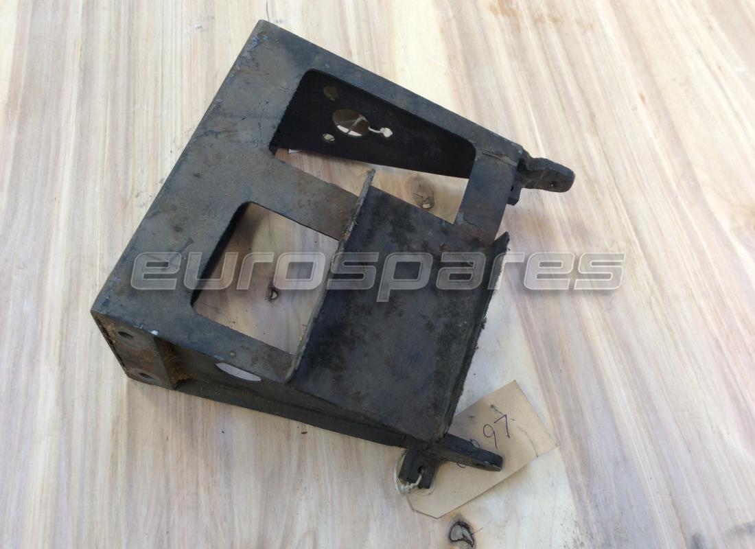 USATO Ferrari STAFFA FARO DESTRO . NUMERO PARTE 50085000 (1)
