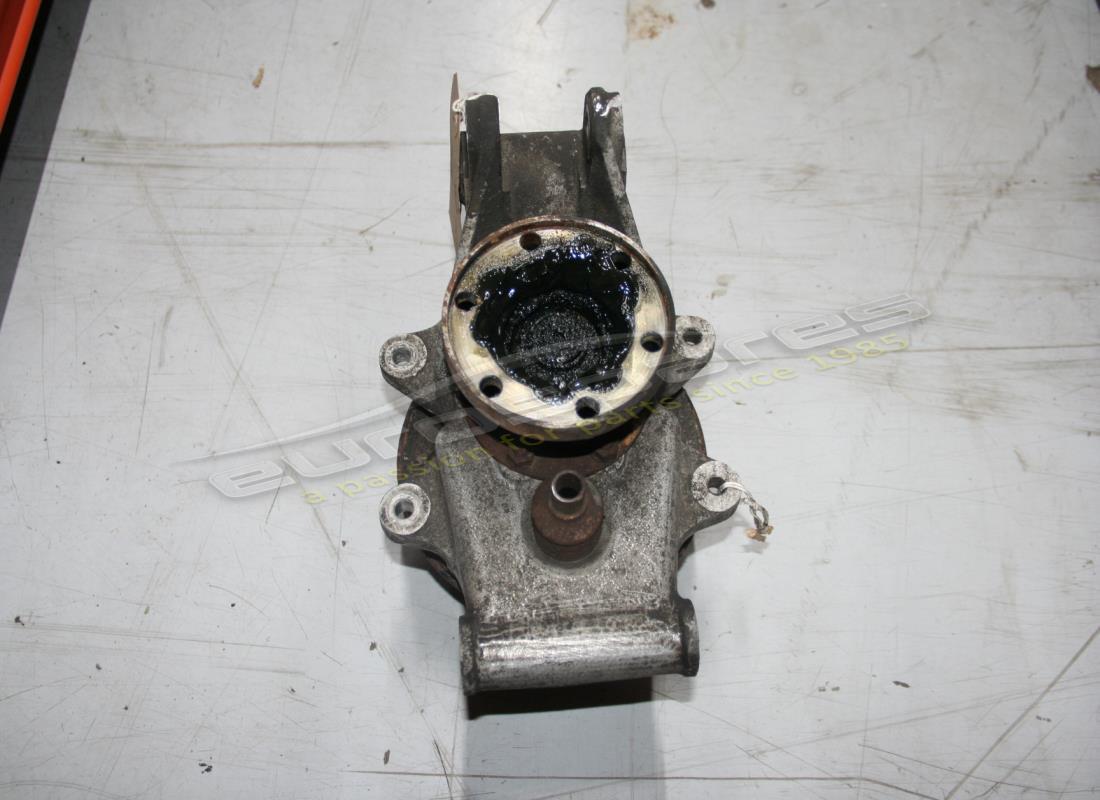 SUPPORTO MOZZO DESTRO Ferrari USATO. NUMERO PARTE 124962 (1)