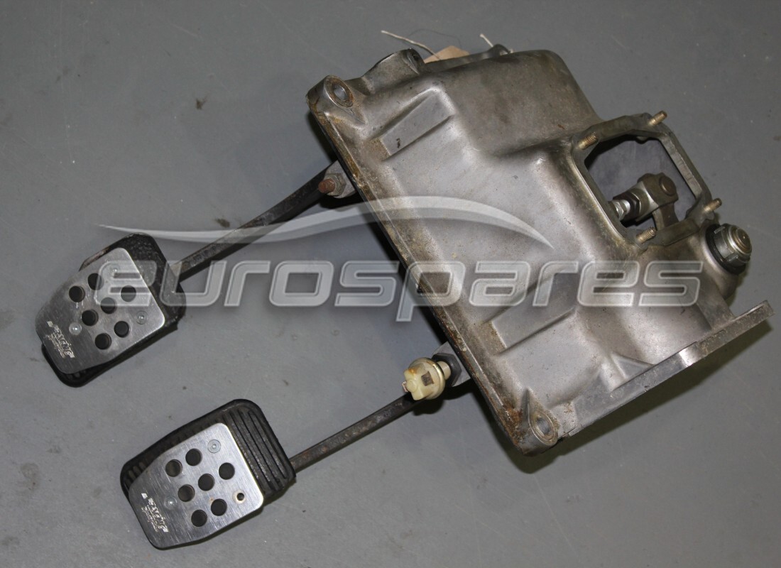 PEDALIERA COMPLETA Ferrari USATA. NUMERO PARTE 107877A (1)