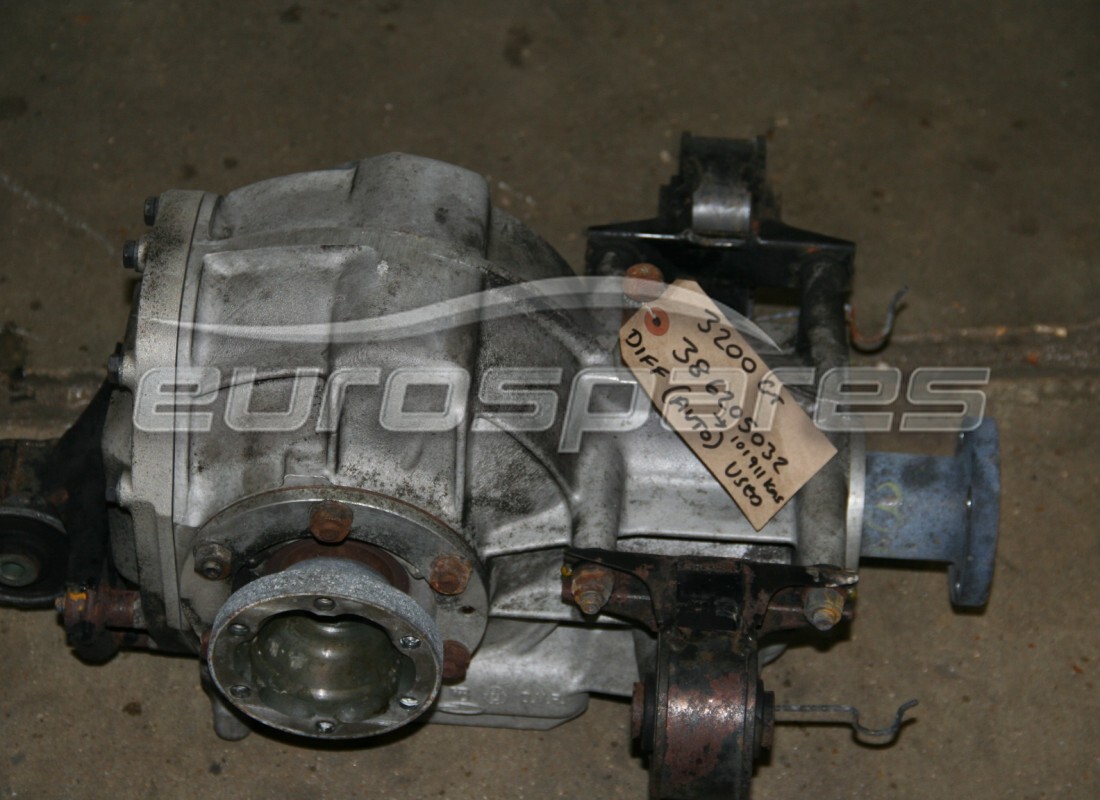 USATO Maserati ASSALE POSTERIORE CON SUPPORTO. NUMERO PARTE 386205032 (1)
