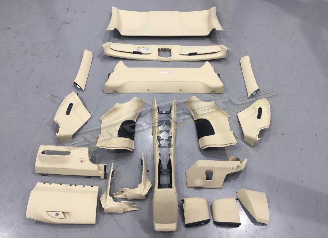 nuovo ferrari kit pannelli console centrale rhd crema. numero parte 874527000 (1)