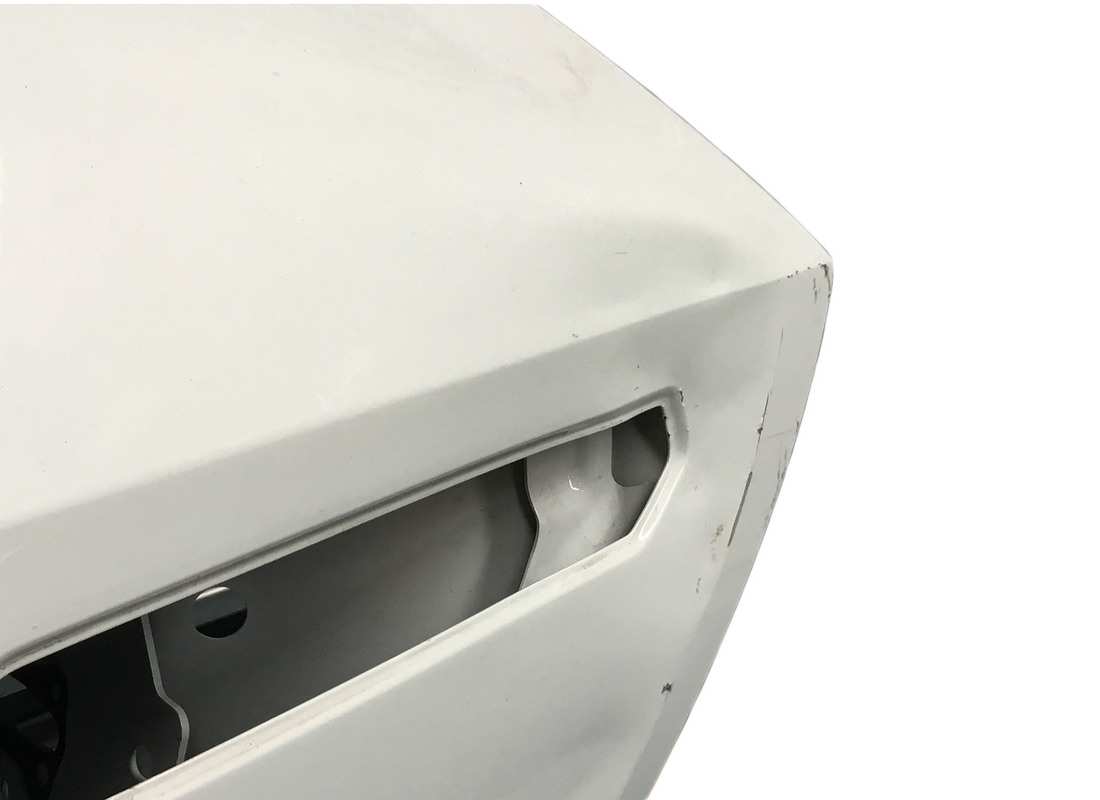 lamborghini porta in bianco danneggiata. numero parte 4t8831051f (4)