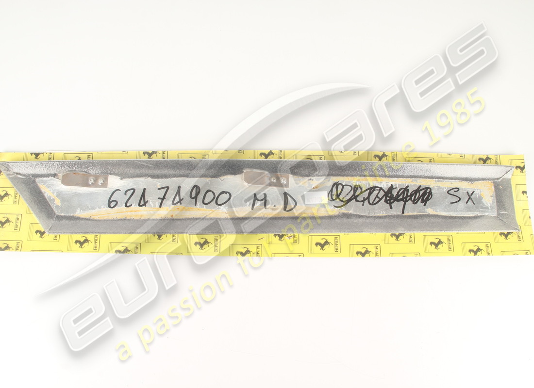 nuova ferrari modanatura sx. numero parte 62474900 (3)