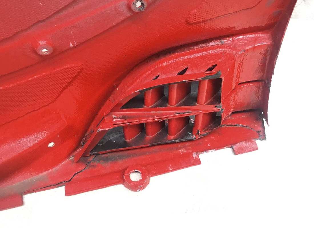 damaged ferrari front bumper. part number 89399000 (3)