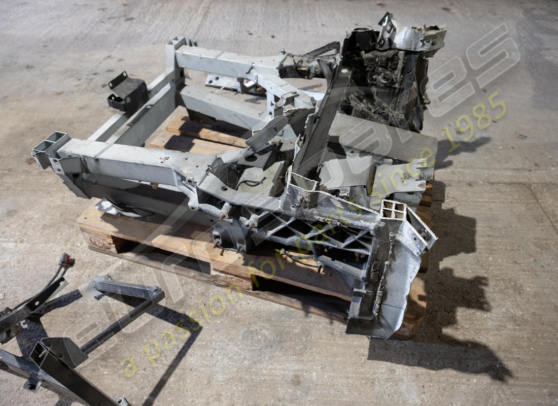 TELAIO ANTERIORE USATO LAMBORGHINI. NUMERO PARTE 400805011F (6) telaio anteriore usato lamborghini. numero parte 400805011f (6)