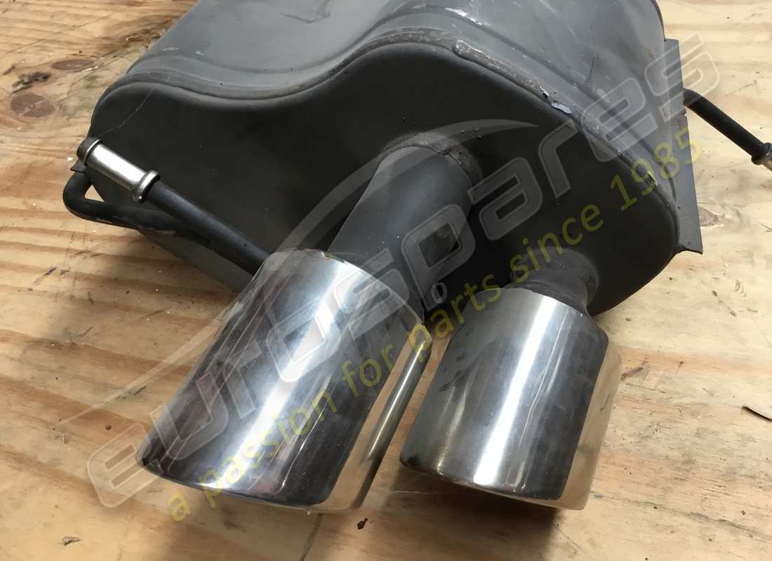 maserati silenziatore posteriore dx usato. numero parte 237723 (2)