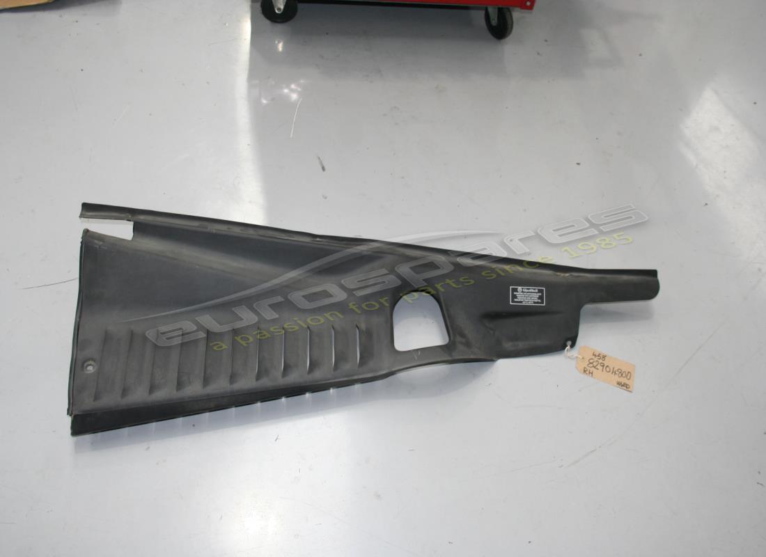 USATO Ferrari PROTEZIONE COSMETICA LATERALE DX USATA. NUMERO PARTE 82904800 (1)
