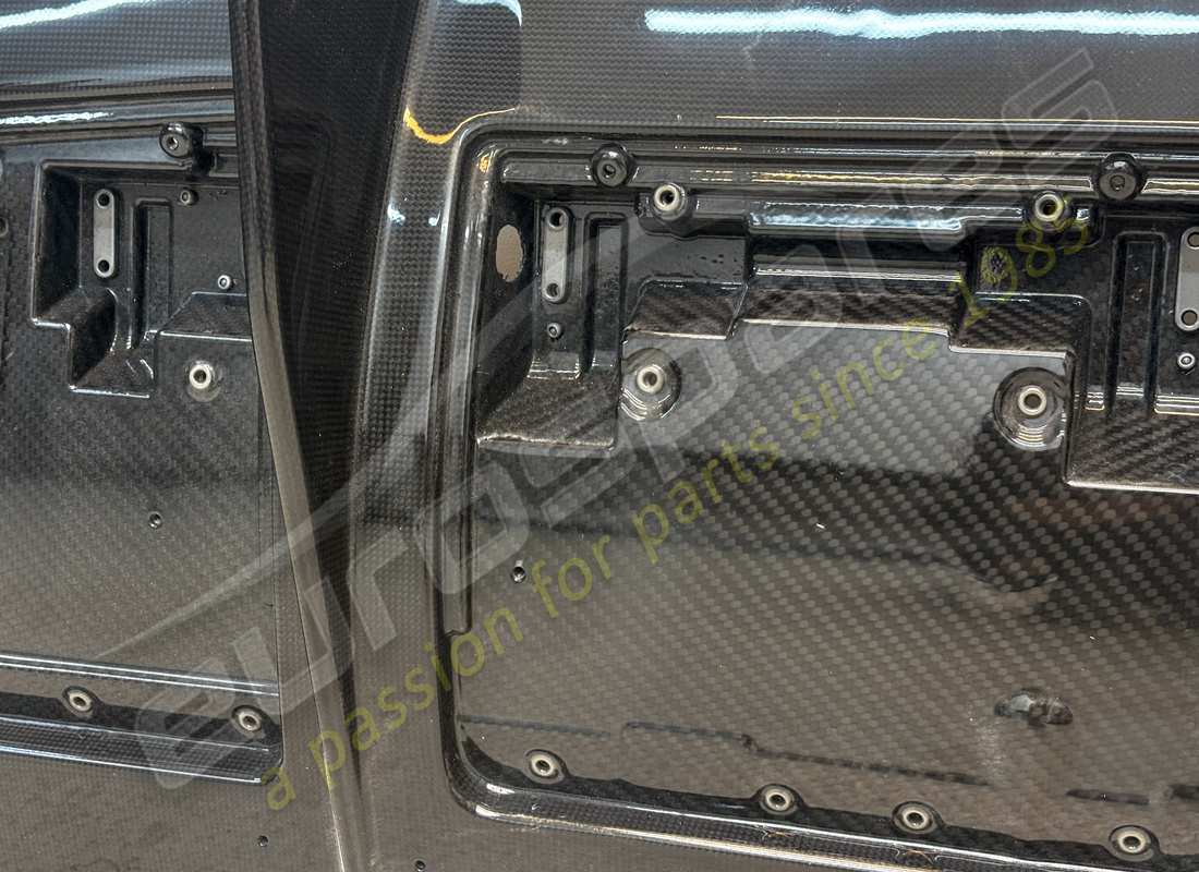 nuovo diffusore in carbonio ferrari. numero parte 85916400 (2)
