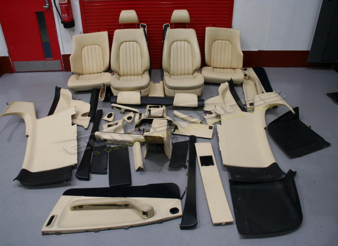 INTERNI COMPLETI CON GUIDA A DESTRA USATI Ferrari IN CREMA. NUMERO PARTE 900114698 (1)