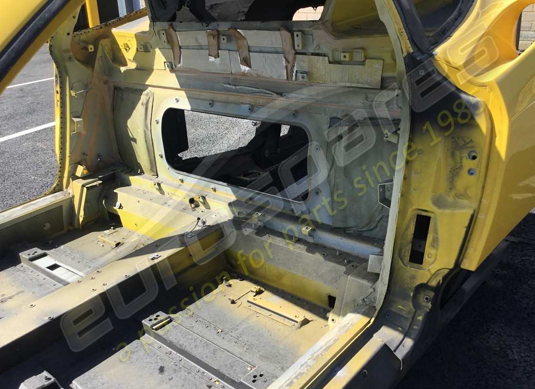 ferrari scocca gialla con guida a sinistra usata. numero parte 900040702 (8)