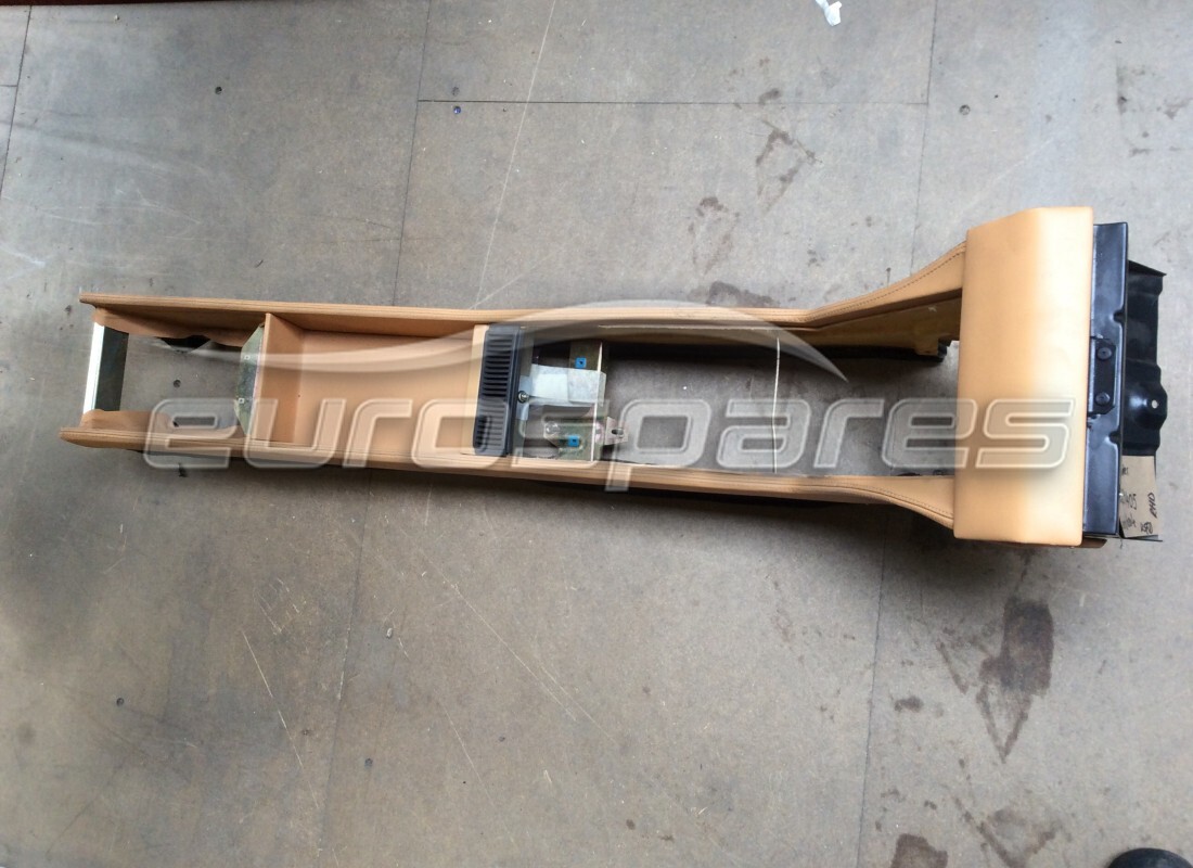 CONSOLE CENTRALE CON GUIDA A DESTRA Ferrari USATA IN BEIGE VM4208 . NUMERO PARTE 63629405 (1)