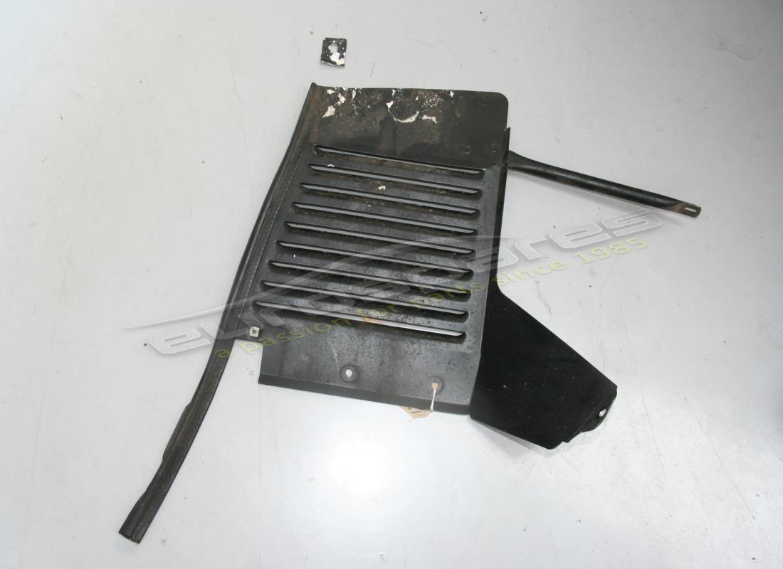 USATO Ferrari PROTEZIONE GHIAIA POSTERIORE SX. NUMERO PARTE 64650800 (1)
