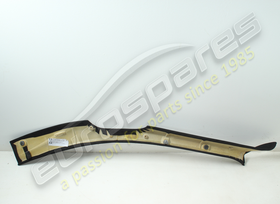 rivestimento pilastro parabrezza dx usato ferrari. numero parte 862210.. (2)