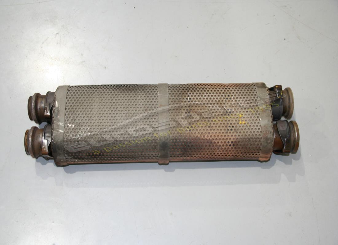Ferrari SILENZIATORE CENTRALE USATO. NUMERO PARTE 149883 (1)