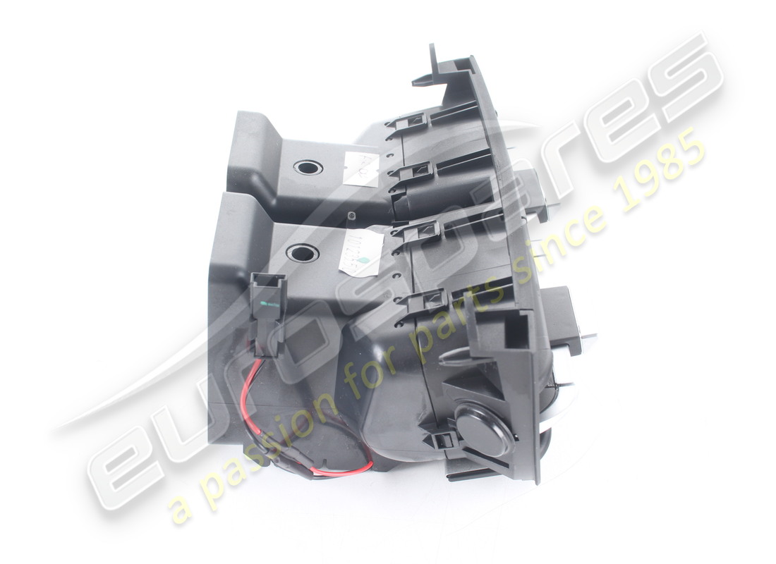 NUOVA MASERATI PRESA D'ARIA POSTERIORE. CODICE ARTICOLO 670150960 (5) nuova maserati presa d'aria posteriore. codice articolo 670150960 (5)