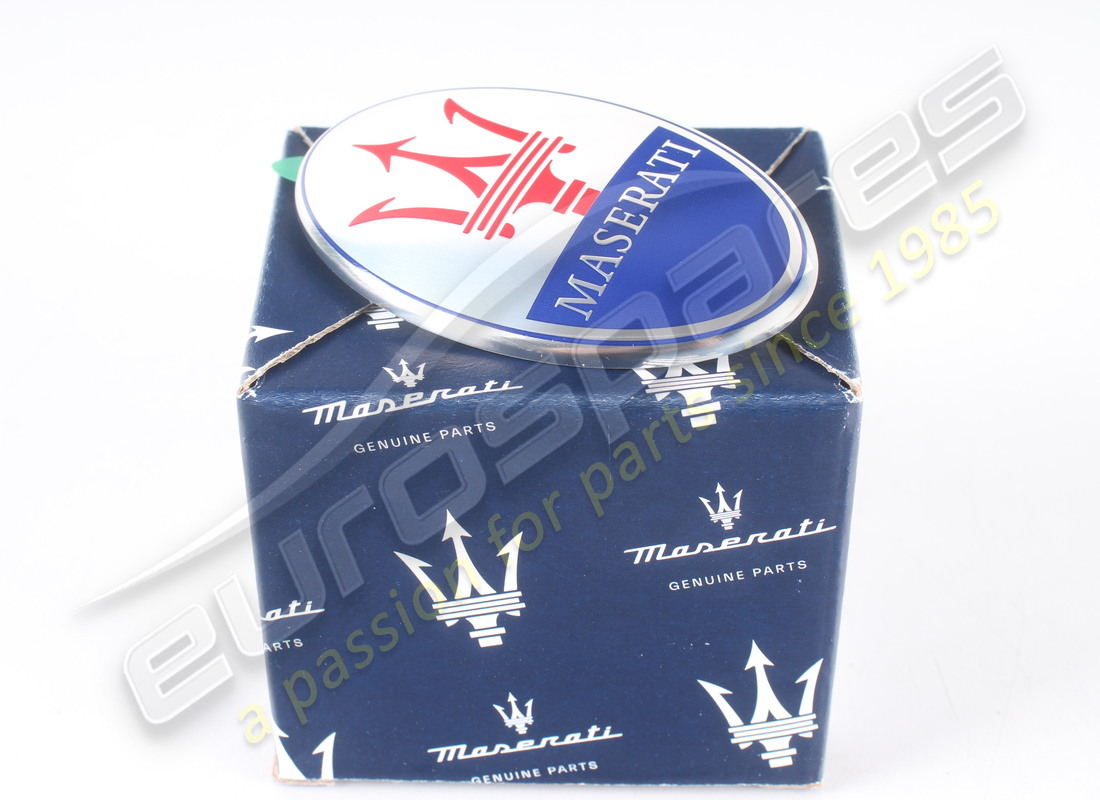 nuovo maserati emblema m161. numero parte 670106516 (3)