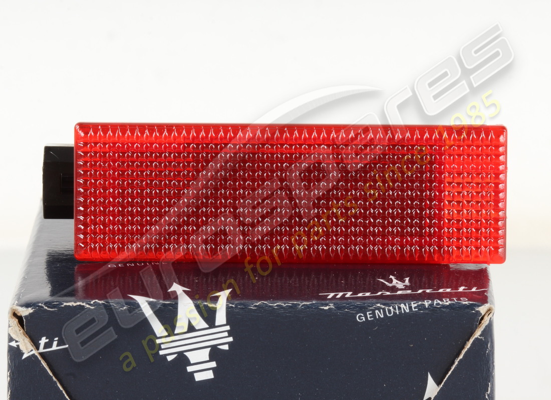 nuova luce porta maserati. numero parte 670007082 (3)