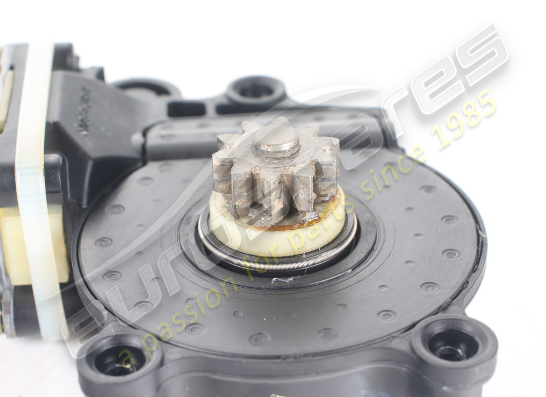 MOTORE PER FINESTRA SX FERRARI USATO. NUMERO PARTE 63211900 (6) motore per finestra sx ferrari usato. numero parte 63211900 (6)