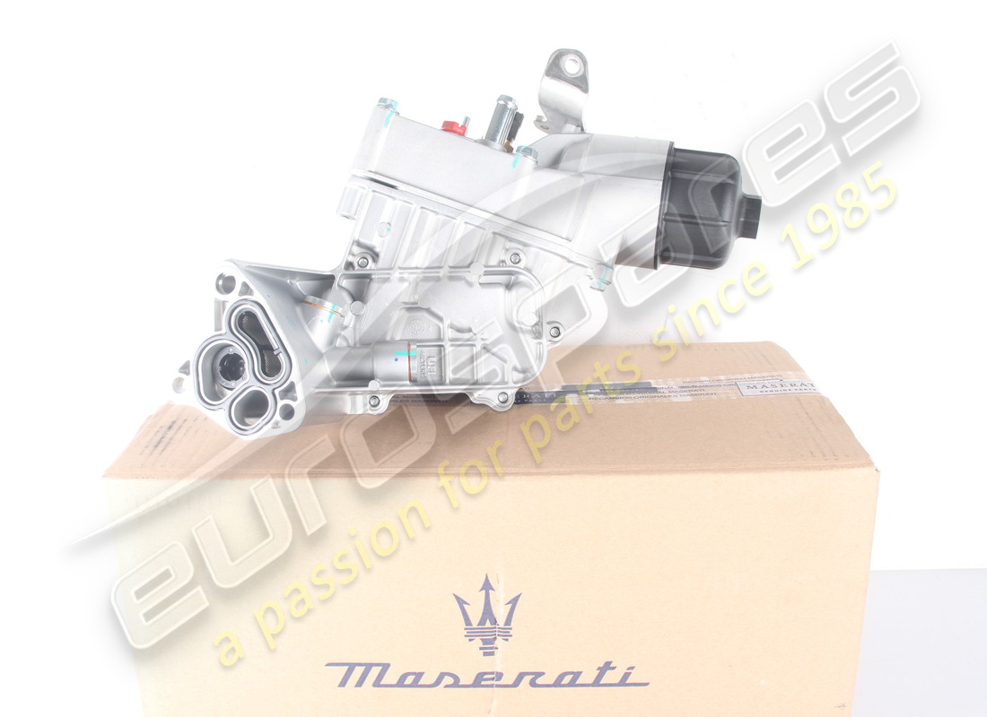 nuovo scambiatore e filtro dell'olio maserati. numero parte 673010882 (1)