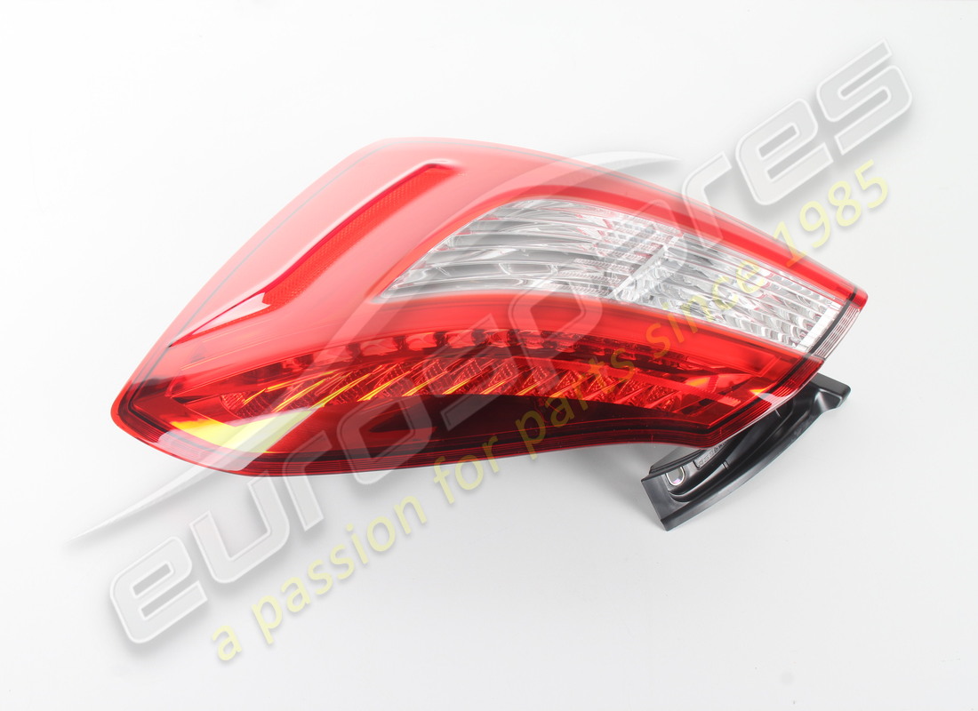 NUOVA Maserati LUCE ESTERNA POSTERIORE DX. NUMERO PARTE 670107148 (1)