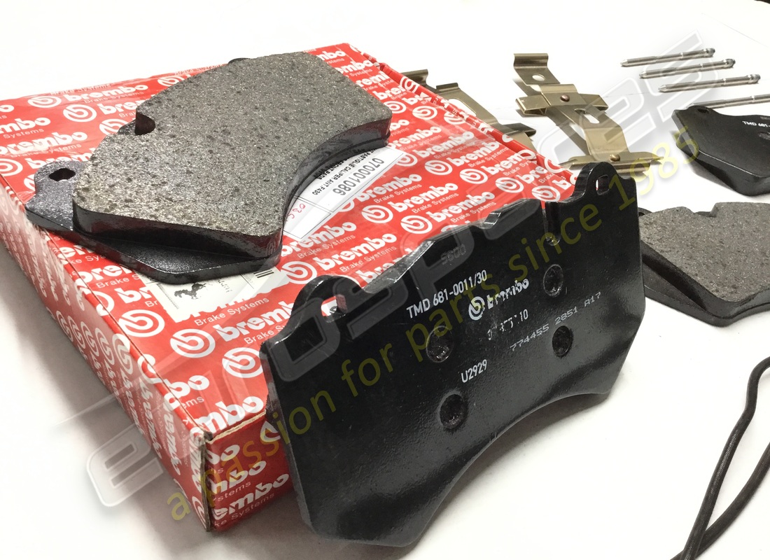 nuovo ferrari kit pastiglie anteriori. numero parte 70001086 (3)