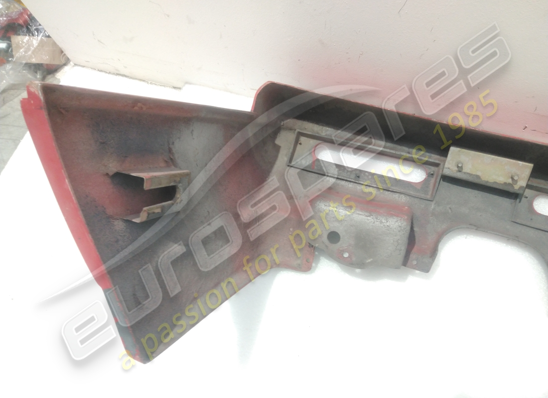 usato ferrari pannello inferiore posteriore. numero parte 61906700 (6)